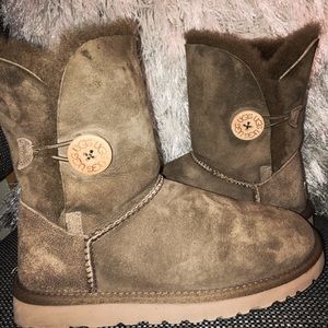 💚 Bailey Button UGG Boots! 💚